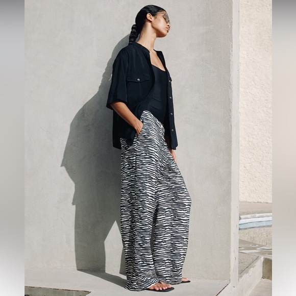 H&M wide leg zebra print pant, US 10 - Picture 2 of 8